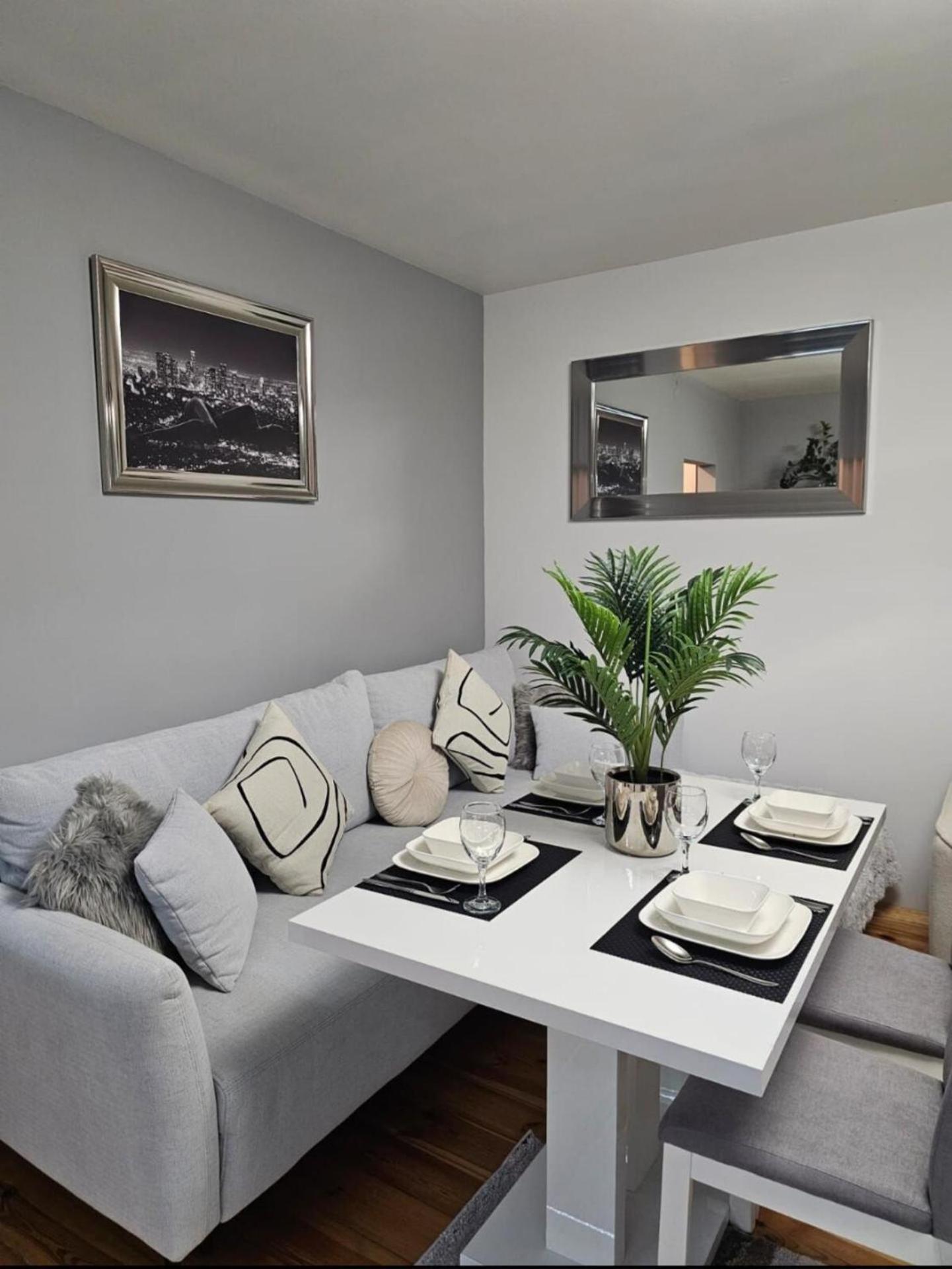 Apartment In Zyrardow 10Min To Suntago Екстер'єр фото